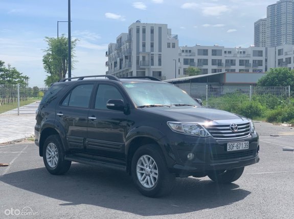 Toyota Fortuner 2.7 V 4X2 AT 2013 - Bán ô tô còn mới, giá 520tr