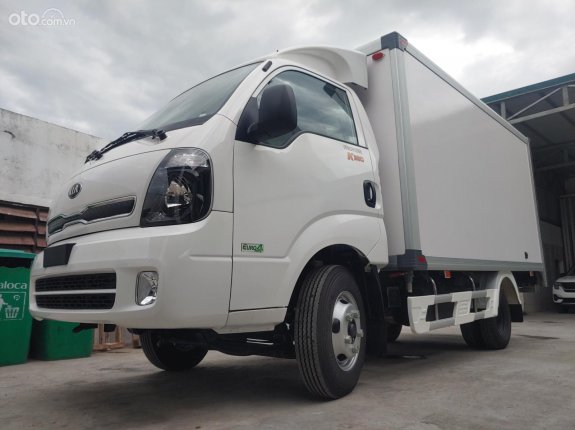Xe tải thùng đông lạnh