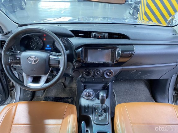 Toyota Hilux 2.4E 4×2 AT 2019 - Xe biển Hà Nội