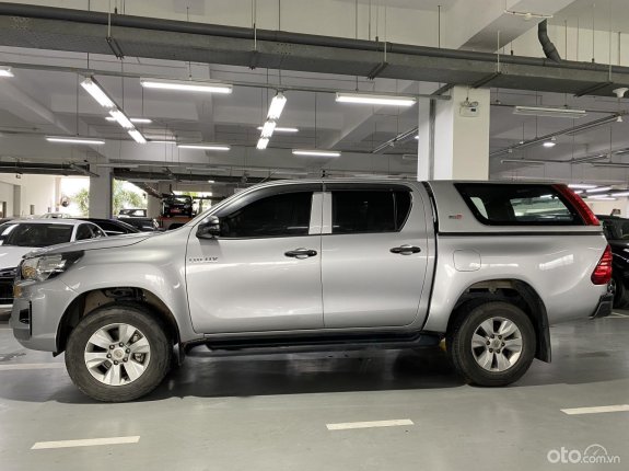 Toyota Hilux 2.4E 4×2 AT 2019 - Xe biển Hà Nội