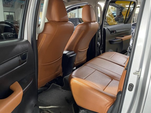 Toyota Hilux 2.4E 4×2 AT 2019 - Xe biển Hà Nội