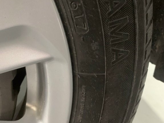 Toyota Yaris 2017 - Xe màu đỏ