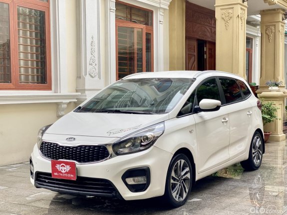 Kia Rondo 2.0 GMT 2017 - Xe màu trắng, lăn bánh 53.000km