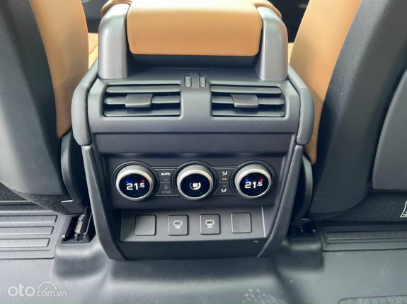 Land Rover Defender 110 2.0 SE 2025 - Bản cao cấp nhập khẩu chính hãng mới. Xe giao ngay