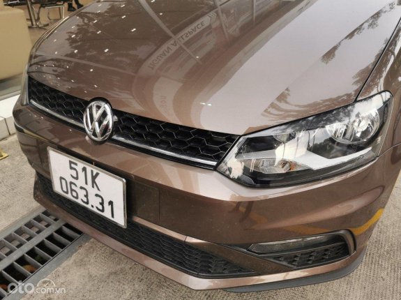 Volkswagen Polo 1.6 Hatchback 2022 - {Mua xe này tiết kiệm] công ty thanh lý xe màu nâu like new- Còn BH chính hãng hơn 2 năm