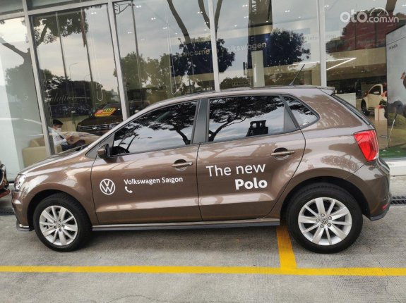 Volkswagen Polo 1.6 Hatchback 2022 - {Mua xe này tiết kiệm] công ty thanh lý xe màu nâu like new- Còn BH chính hãng hơn 2 năm