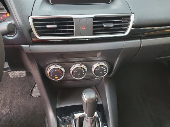 Mazda 3 1.5L Sedan 2015 - Giá bán 470tr, màu đỏ