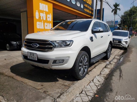 Ford Everest Titanium 2.0 AT 4x2 2019 - Xe màu trắng còn rất mới và đẹp