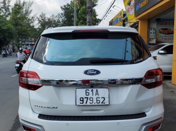 Ford Everest Titanium 2.0 AT 4x2 2019 - Xe màu trắng còn rất mới và đẹp