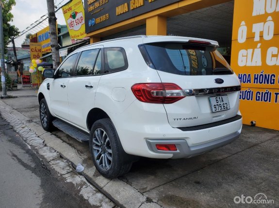 Ford Everest Titanium 2.0 AT 4x2 2019 - Xe màu trắng còn rất mới và đẹp