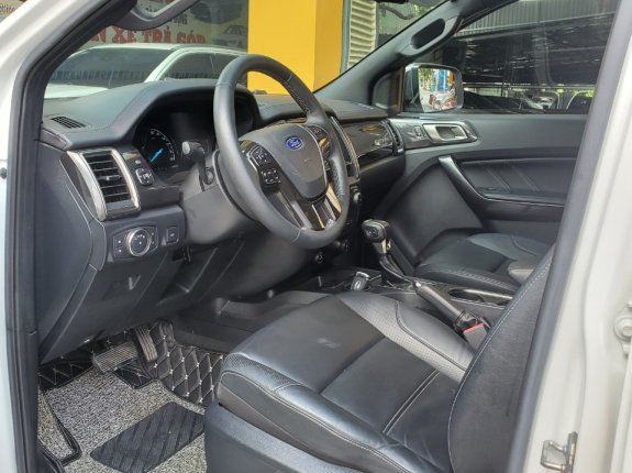 Ford Everest Titanium 2.0 AT 4x2 2019 - Xe màu trắng còn rất mới và đẹp