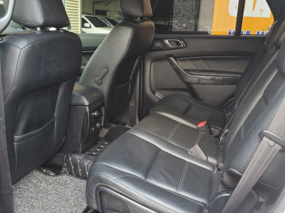 Ford Everest Titanium 2.0 AT 4x2 2019 - Xe màu trắng còn rất mới và đẹp