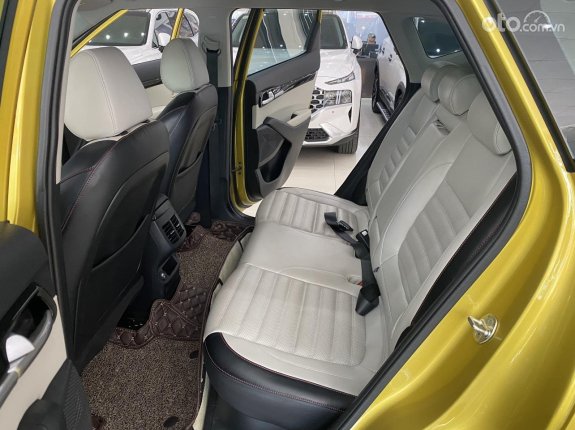 Kia Seltos 1.4 Premium 2021 - Xe màu vàng bắt mắt