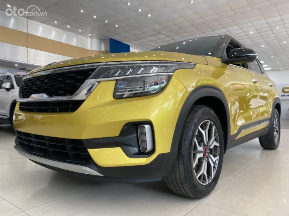 Kia Seltos 1.4 Premium 2021 - Xe màu vàng bắt mắt