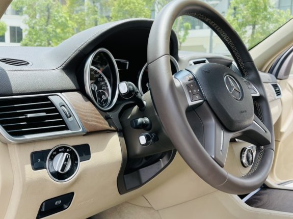 Mercedes-Benz GL 350 4Matic 2015 - Xe màu đen, máy dầu