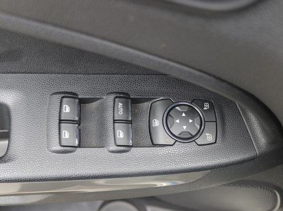 Ford EcoSport Titanium 1.0L AT 2020 - Xe màu trắng, giá chỉ 598 triệu