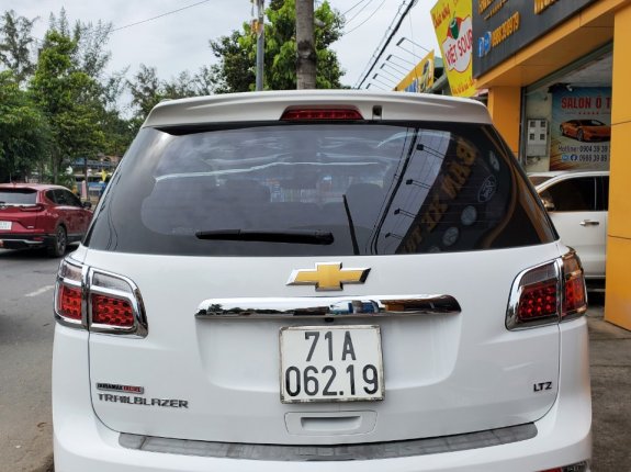 Chevrolet Trailblazer Phiên bản khác 2018 - Giá bán 809tr, màu trắng