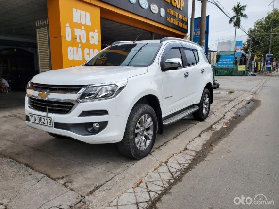 Chevrolet Trailblazer Phiên bản khác 2018 - Giá bán 809tr, màu trắng