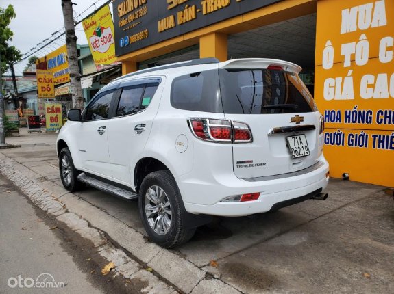 Chevrolet Trailblazer Phiên bản khác 2018 - Giá bán 809tr, màu trắng