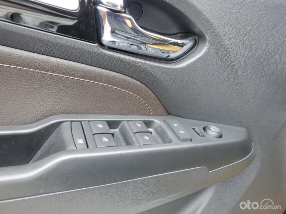 Chevrolet Trailblazer Phiên bản khác 2018 - Giá bán 809tr, màu trắng