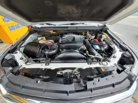 Chevrolet Trailblazer Phiên bản khác 2018 - Giá bán 809tr, màu trắng