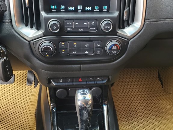 Chevrolet Trailblazer Phiên bản khác 2018 - Giá bán 809tr, màu trắng