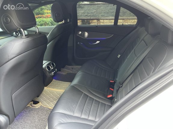 Mercedes-Benz C300 AMG 2021 - Mới 95% - Hỗ trợ trả góp tuyệt đối