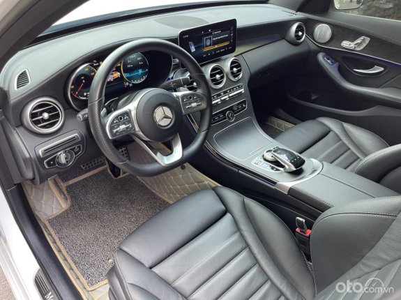 Mercedes-Benz C300 AMG 2021 - Mới 95% - Hỗ trợ trả góp tuyệt đối