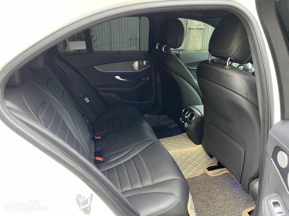 Mercedes-Benz C300 AMG 2021 - Mới 95% - Hỗ trợ trả góp tuyệt đối