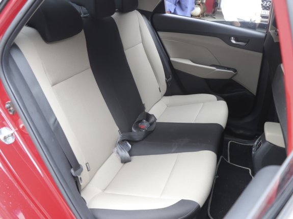 Hyundai Accent 2021 - Màu đỏ