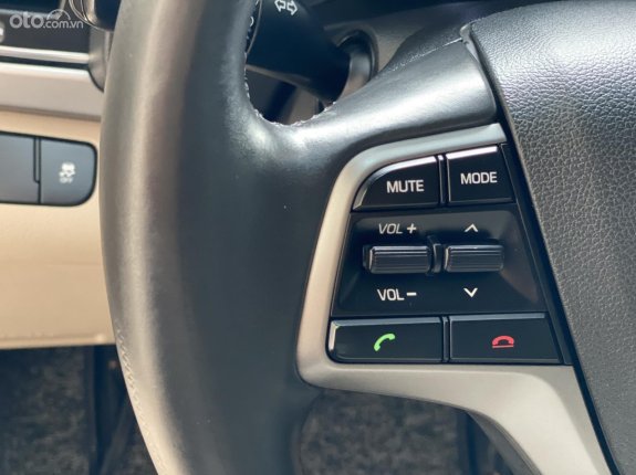Hyundai Elantra 1.6 AT Đặc biệt 2018 - Màu trắng, biển Hà Nội
