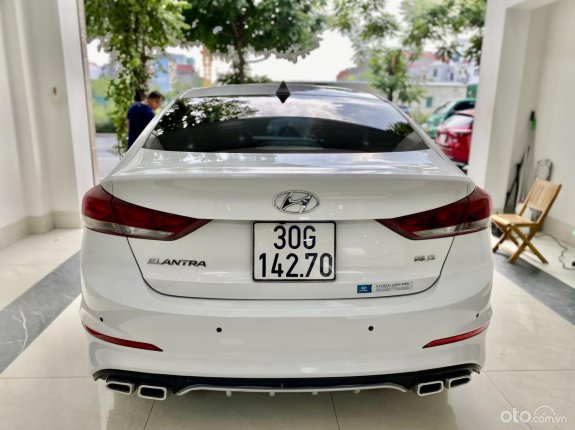 Hyundai Elantra 1.6 AT Đặc biệt 2018 - Màu trắng, biển Hà Nội