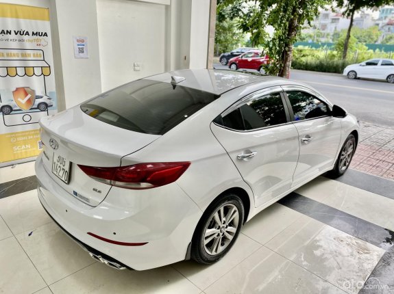 Hyundai Elantra 1.6 AT Đặc biệt 2018 - Màu trắng, biển Hà Nội