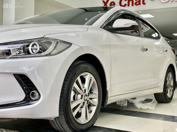 Hyundai Elantra 1.6 AT Đặc biệt 2018 - Màu trắng, biển Hà Nội