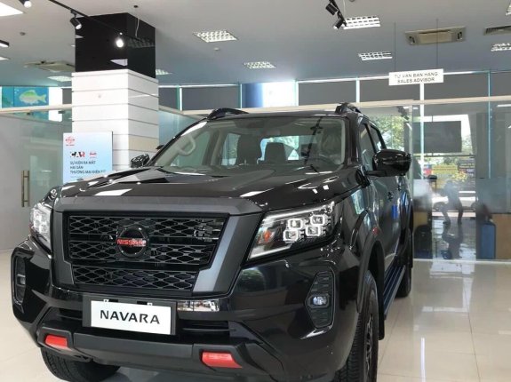 Nissan Navara PRO4X 2022 - Màu đen, sẵn xe giao ngay, tặng thẻ chăm sóc xe miễn phí 1 năm, giá chỉ từ 970tr