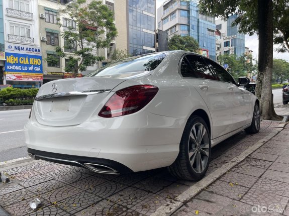 Mercedes-Benz C250 Exclusive 2018 - Giá 1 tỷ 300 triệu