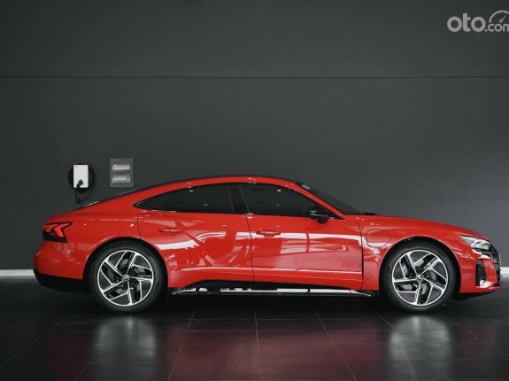 Audi E-tron GT 2022 - Mẫu xe điện hiệu suất thế giới 2022 - Đẳng cấp xe Đức
