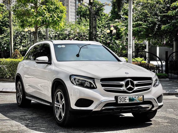 Mercedes-Benz GLC 250 4Matic 2016 - Trả góp chỉ từ 299tr để sở hữu. Xe bảo hành dài hạn và bao check thoải mái