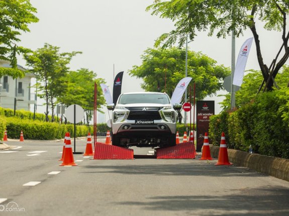 Mitsubishi Xpander 1.5 AT  2022 - Sẵn xe giao ngay - Nhiều chính sách và quà tặng hấp dẫn