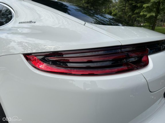 Porsche Panamera 4 Executive 2019 - Xe gia đình sử dụng, ít đi, giá tốt