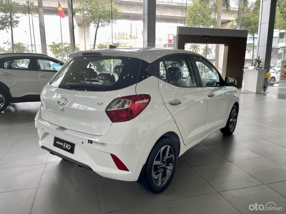Hyundai Grand i10 Hatchback 1.2 AT 2022 - Giảm 15tr tiền mặt vào giá xe