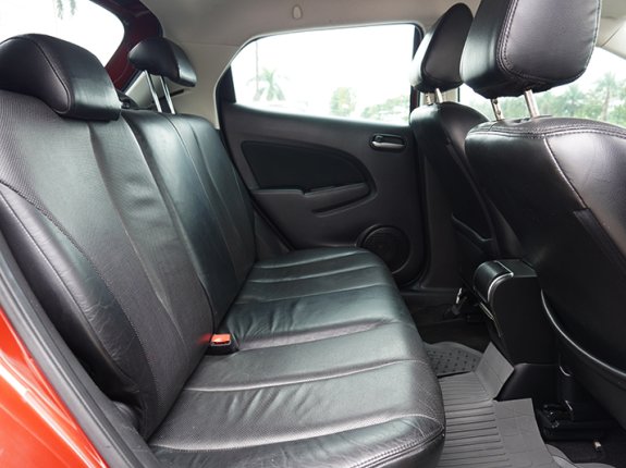 Mazda 2 2015 - Màu đỏ, giá 358tr