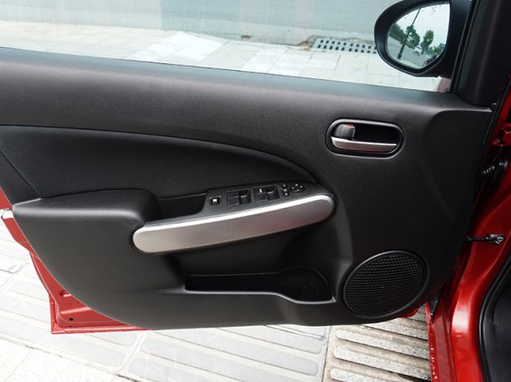 Mazda 2 2015 - Màu đỏ, giá 358tr