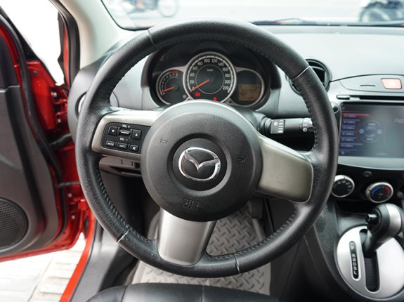 Mazda 2 2015 - Màu đỏ, giá 358tr