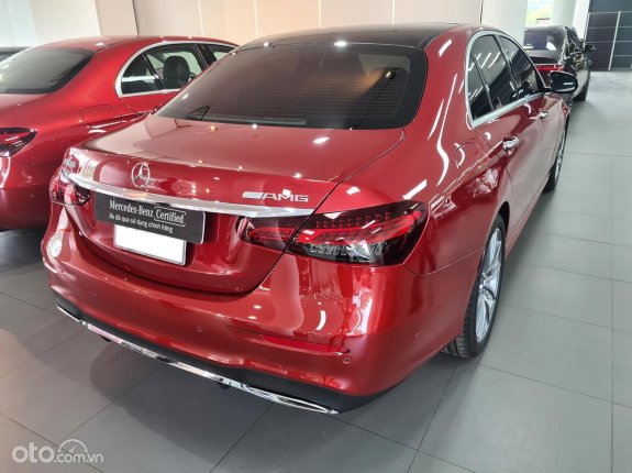 Mercedes-Benz E300 AMG V1 2022 - Màu đỏ, siêu lướt chính hãng
