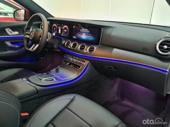 Mercedes-Benz E300 AMG V1 2022 - Màu đỏ, siêu lướt chính hãng