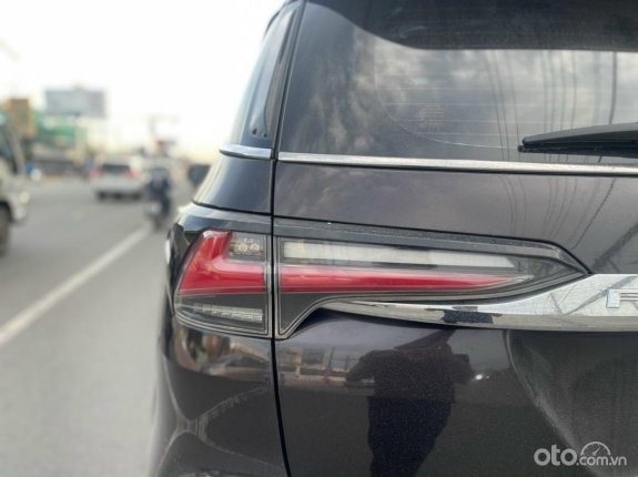 Toyota Fortuner 2.7 V 4X2 AT 2017 - Máy xăng 2WD nhập khẩu Indonesia một chủ