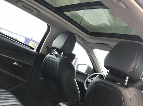 Peugeot 3008 Allure 2019 - động cơ 1.6L Turbo đi 4 vạn kilomet