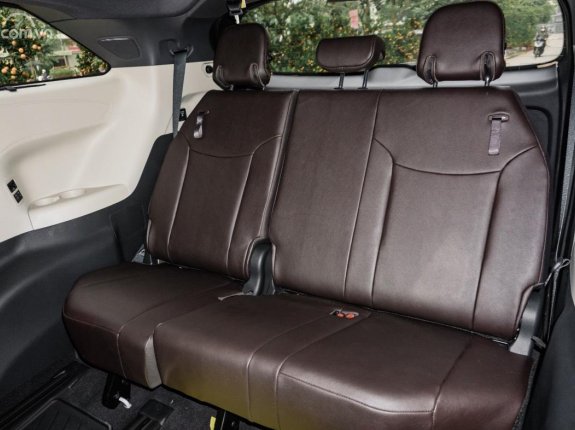 Toyota Sienna Platinum 2.5L AT FWD 2021 - Xe còn như mới, liên hệ trao đổi trực tiếp