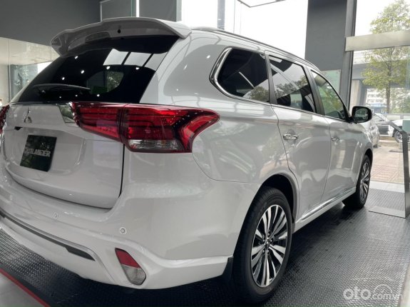 Mitsubishi Outlander 2.0 CVT 2024 - Ưu đãi tốt, tặng gói phụ kiện, giá tốt giao ngay
